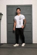 Camiseta masculina silk e pedraria Ratboy com estilo moderno