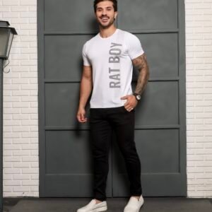 Camiseta masculina silk e pedraria Ratboy com estilo moderno